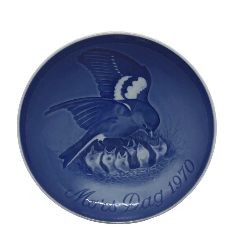 1970 Bing & Grondahl Mother’s Day Cobalt Blue 6” Collectors Plate Mom Six Chicks